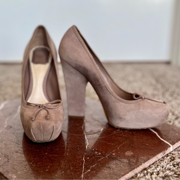 Dior Nude Suede Ballet Heels with Bows and Square Toes - Picture 2 of 15